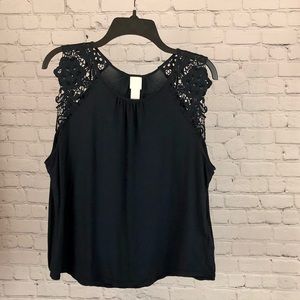 Women’s H&M black lace sleeve t-shirt size large
